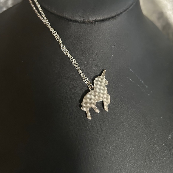 *RARE* VINTAGE CRUSHED TURQUOISE SILVER UNICORN NECKLACE - Picture 3 of 4